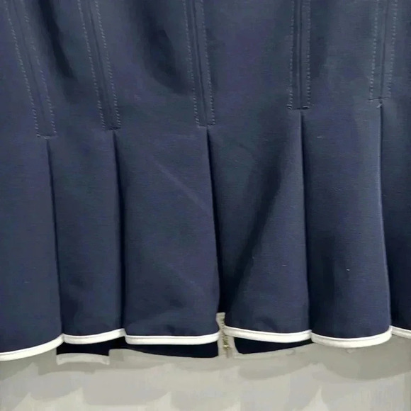 Tommy Hilfiger exquisite vest NWT. Ptp 18” shoulder to hem 23” - Picture 6 of 6